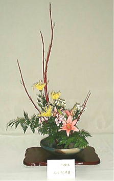 盛花(紅サンゴミズキ、糸ギク、コギク、スカシユリ、レザーファン)